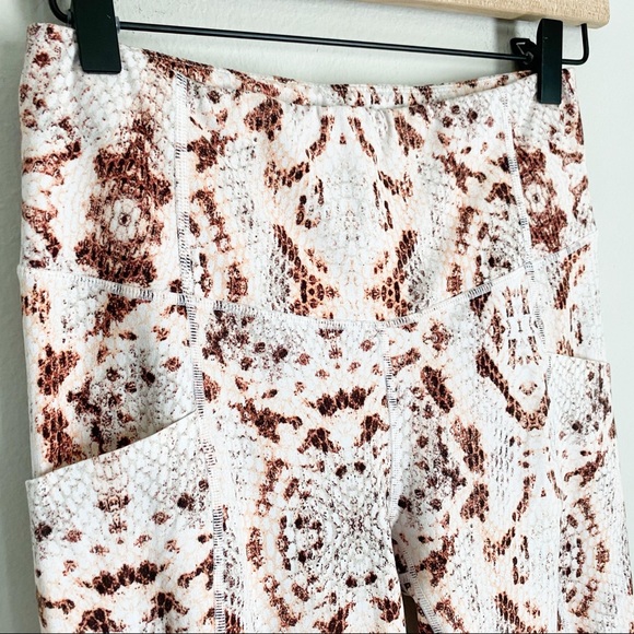 VARLEY snake skin legging high waisted - Picture 3 of 4